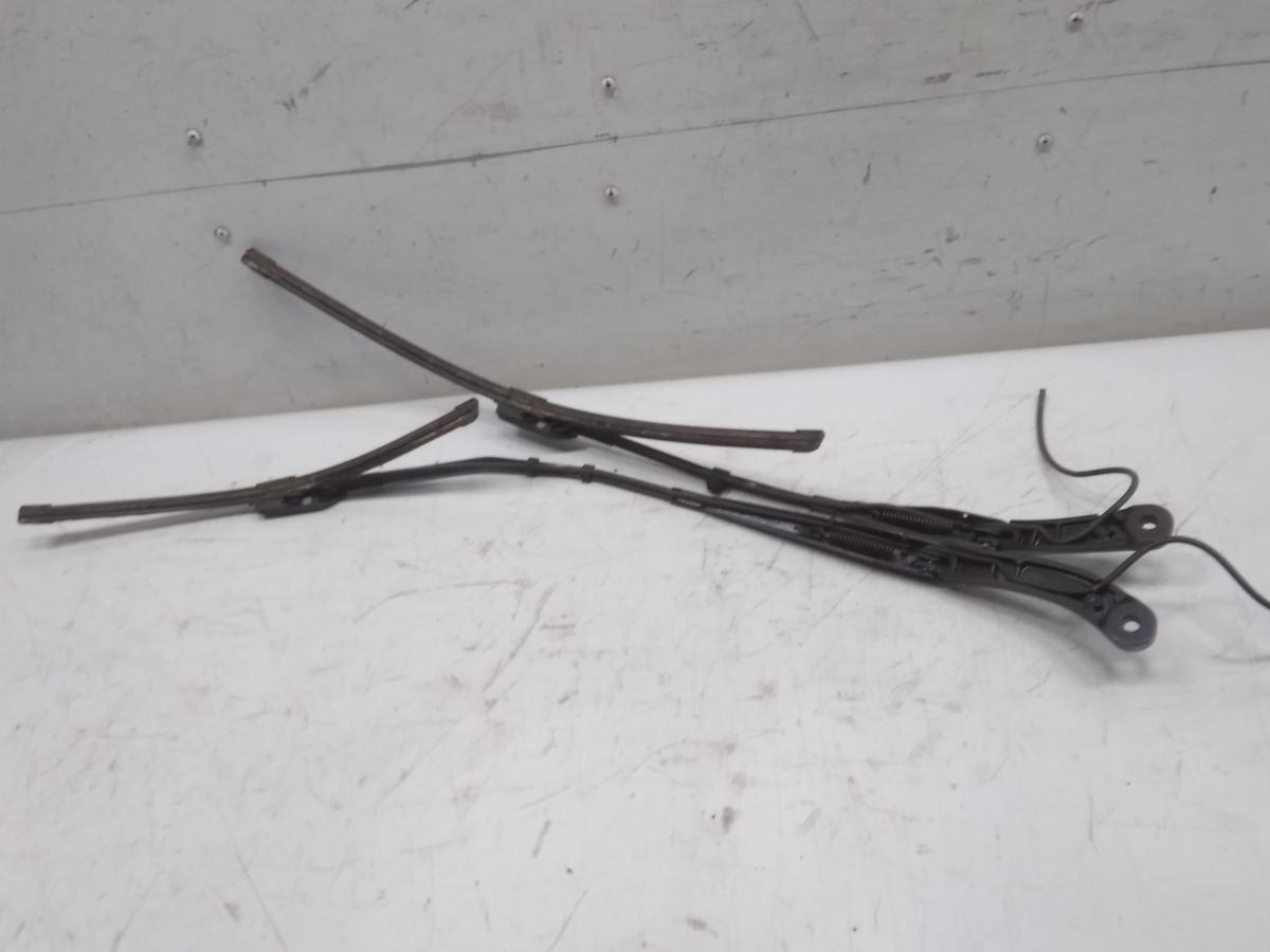 Tesla Model Y original Satz Wischerarme vorn BJ2023