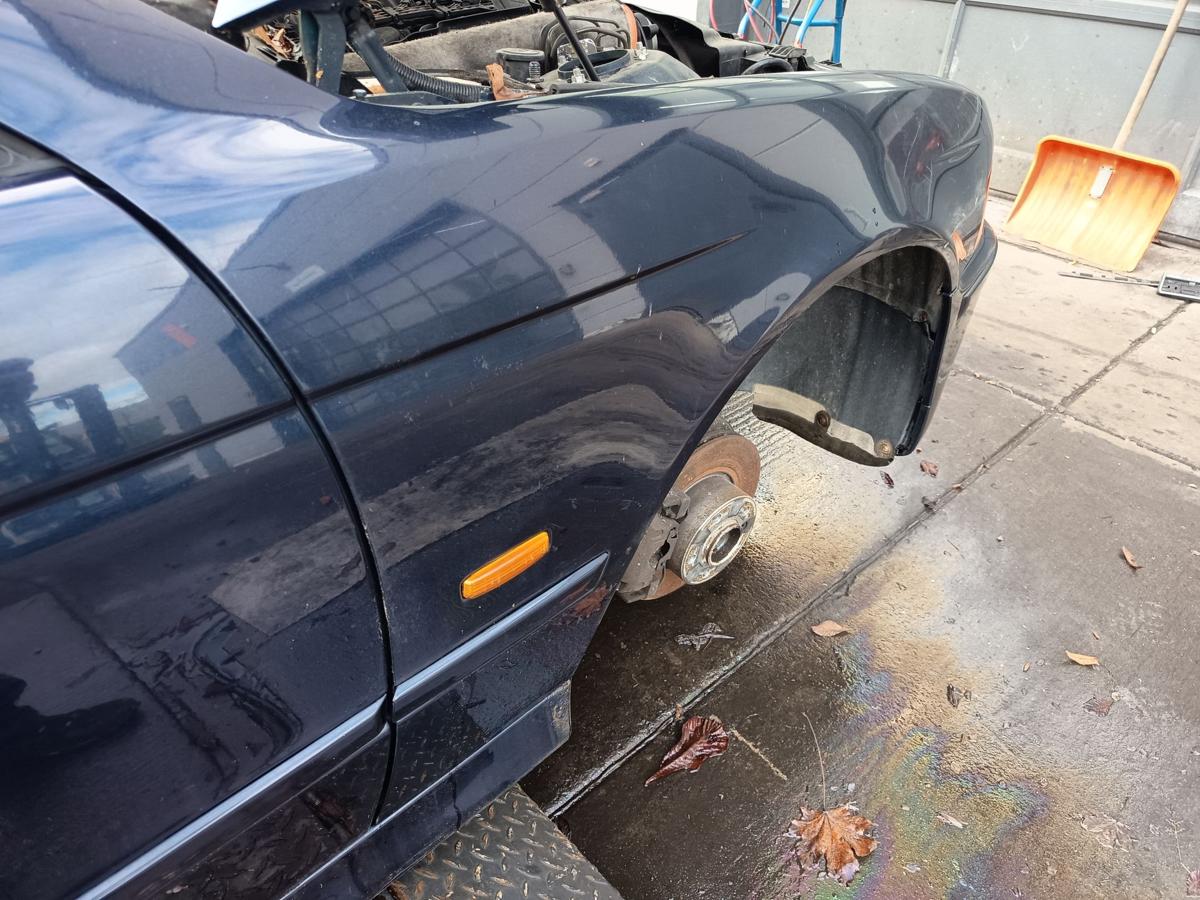 BMW E39 original Kotfl&uuml;gel rechts Seitenteil 317/5 Orientblau Bj 2003