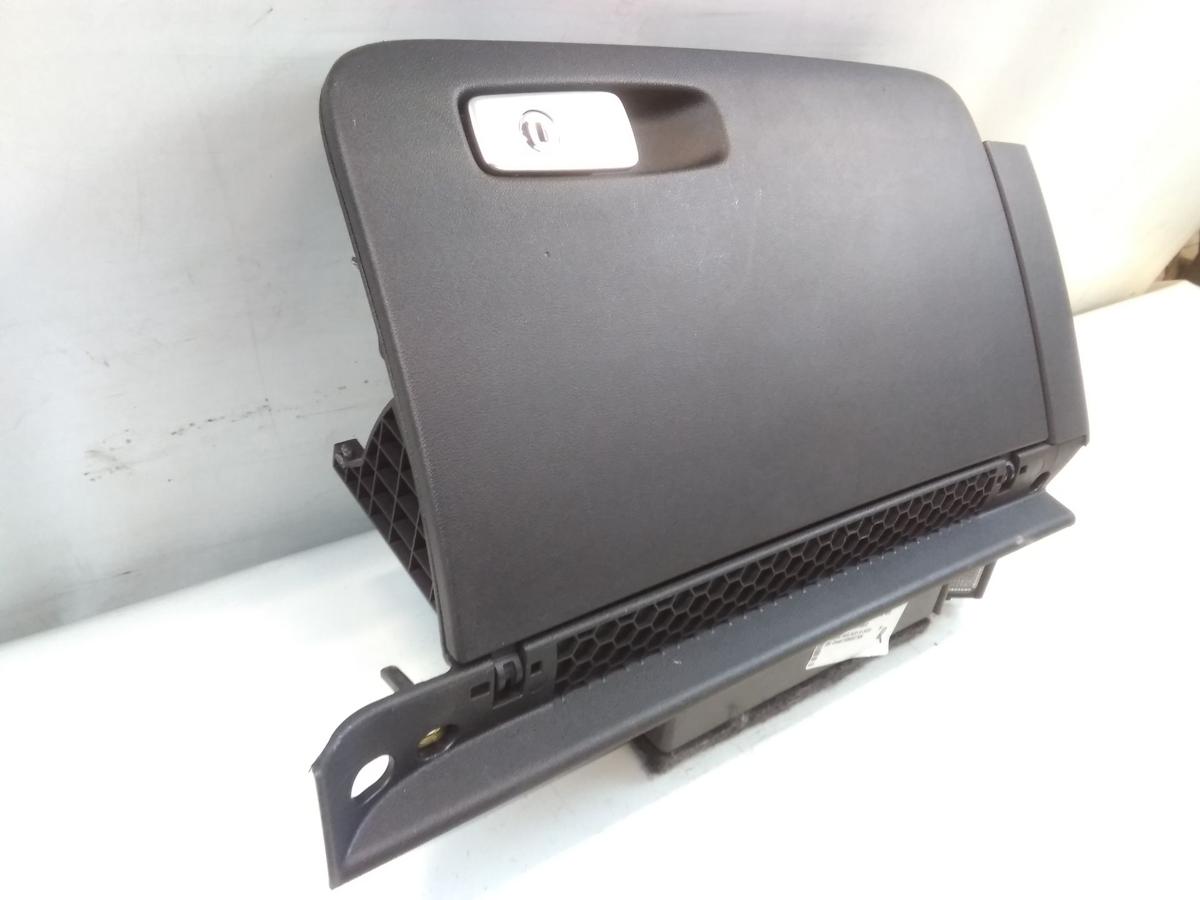 Audi A1 8X original Handschuhfach schwarz BJ2010