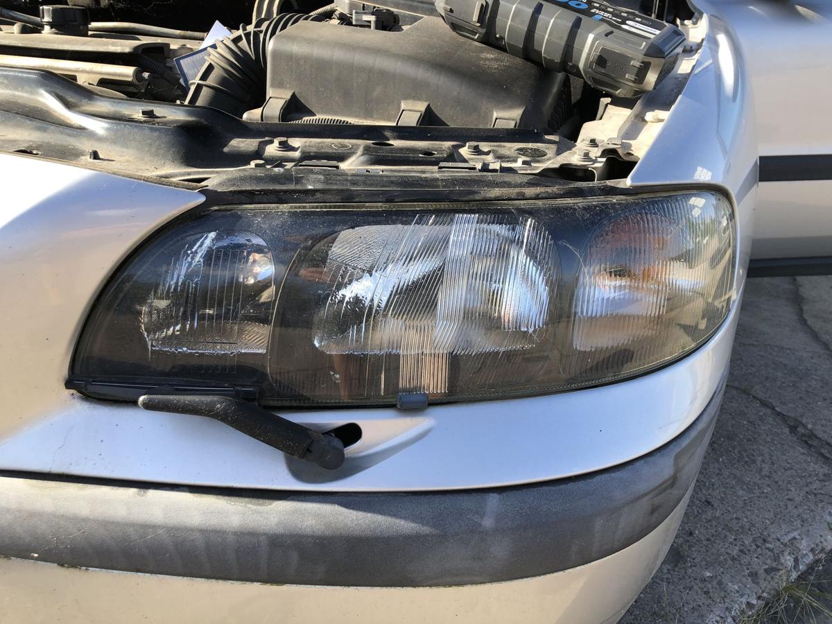 Volvo S60 Typ P24 Scheinwerfer links Hauptscheinwerfer Halogen Schaden Valeo