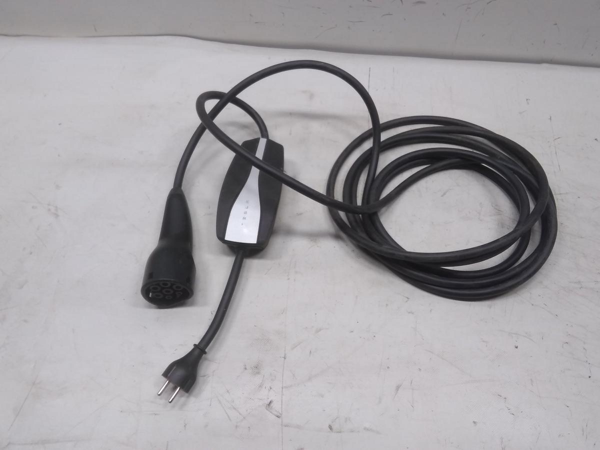 Tesla Model Y original Ladekabel Schuko 220V 1479068-00-C Mobile Charge Kit