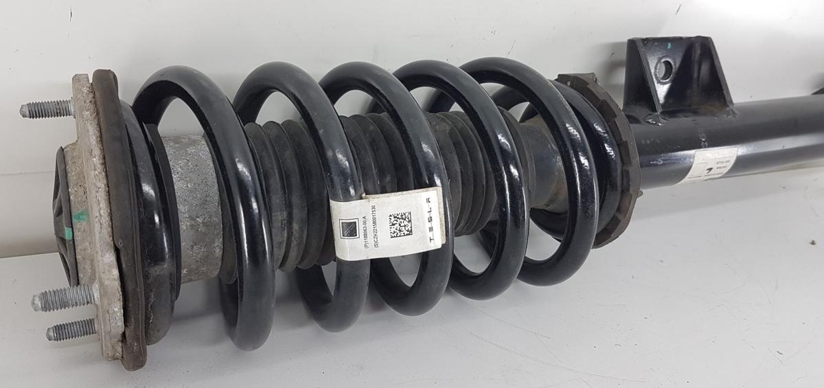 Tesla Model Y Federbein vorn links Bj2022 1188365-00-B Heckantrieb RWD
