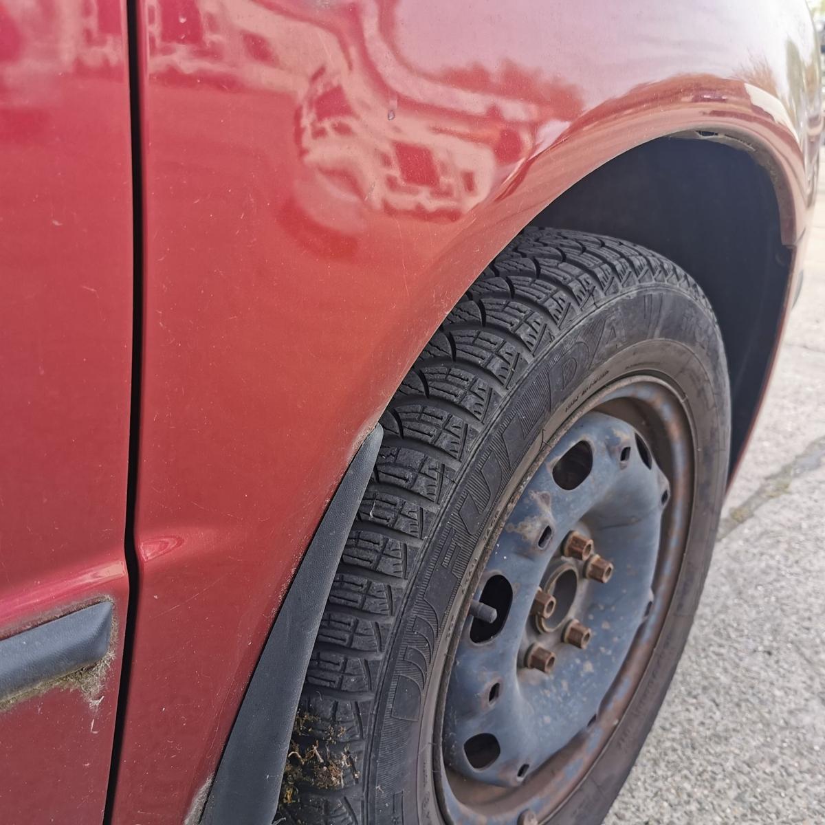 Skoda Fabia 6Y Kotflügel Fender Seitenwand vorn rechts LF3W Flamencorot met