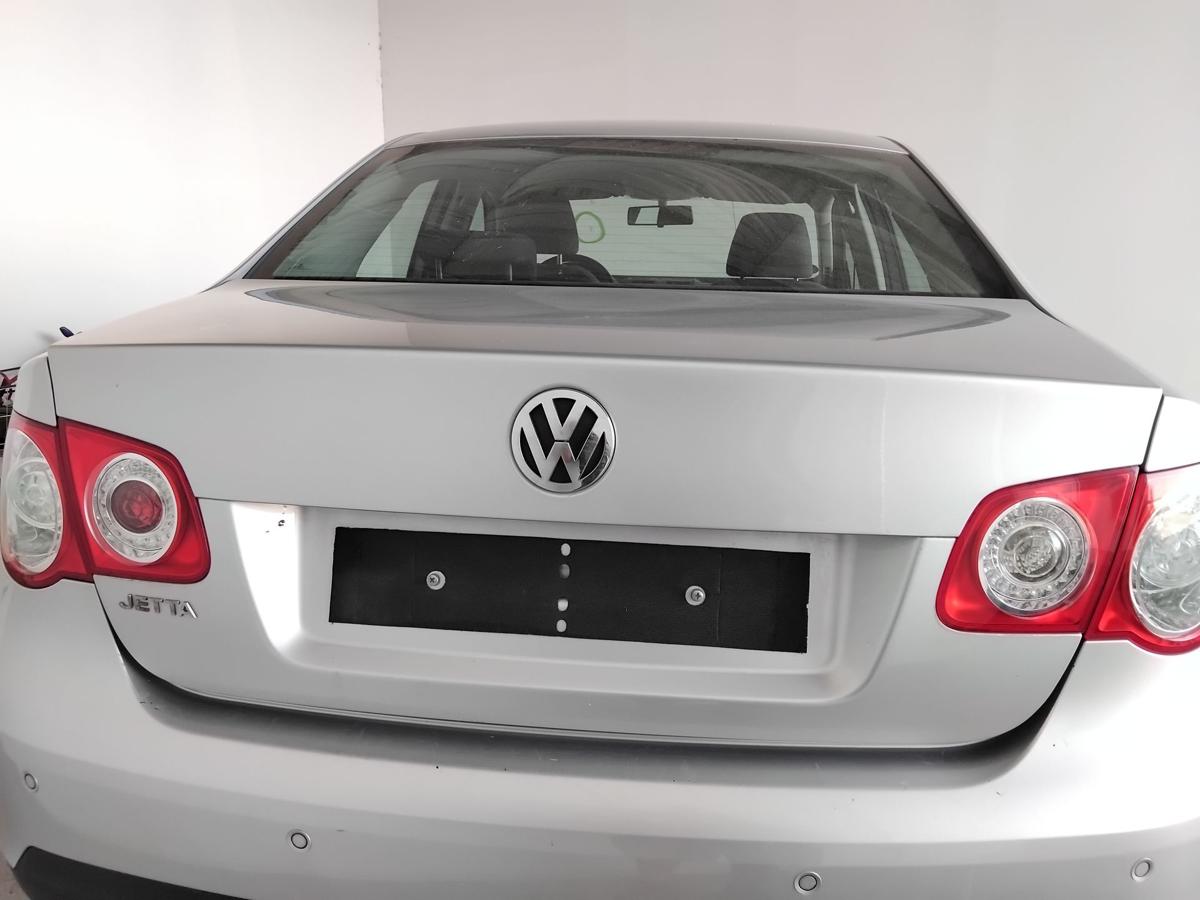 VW Jetta 5 1K2 Heckklappe Kofferraumdeckel LA7W reflexsilber BJ2007 Anrostung