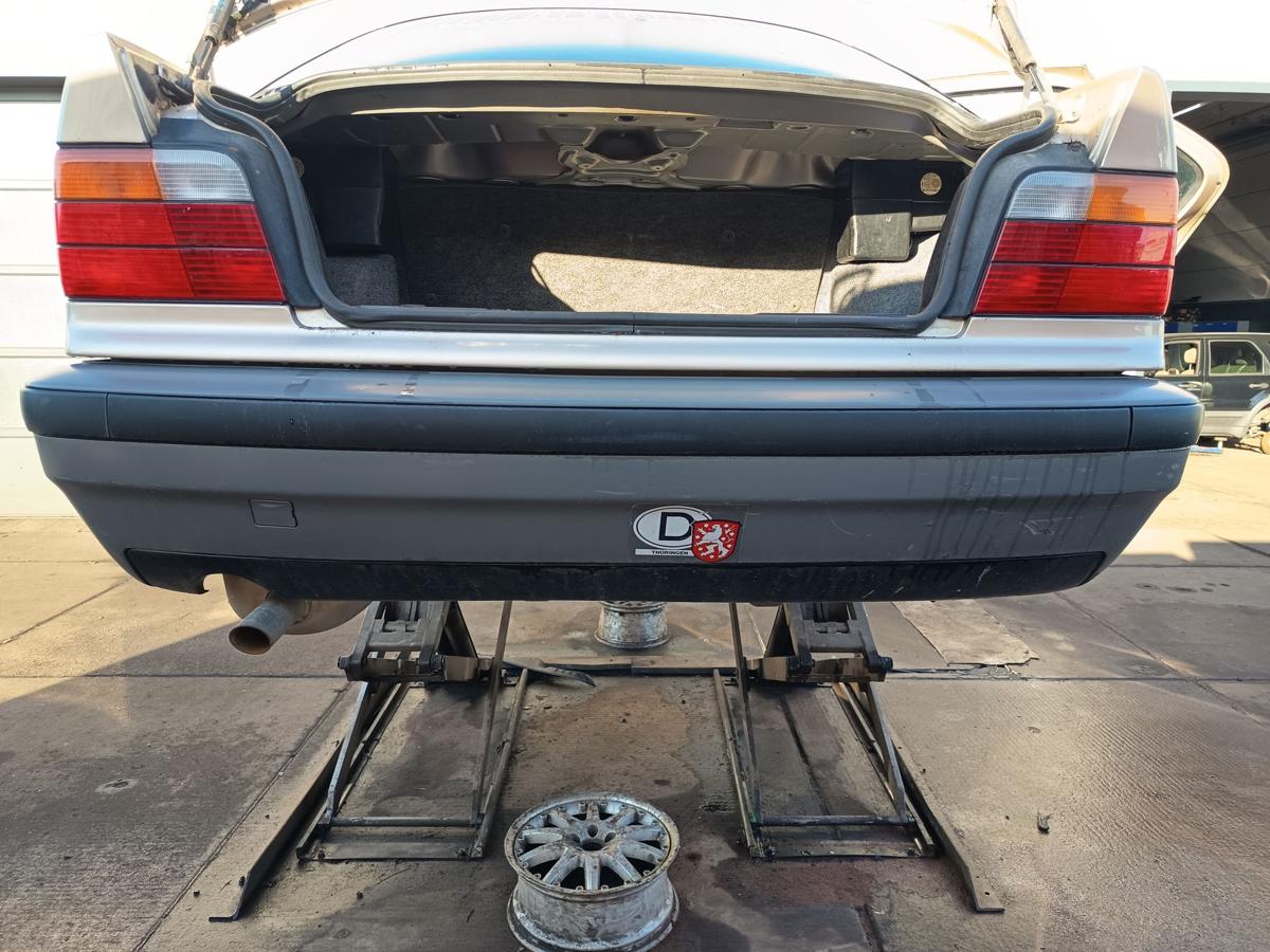 BMW 3er E36 Limousine original Sto&szlig;stange F&auml;nger hinten Heck hellgrau Bj 1992