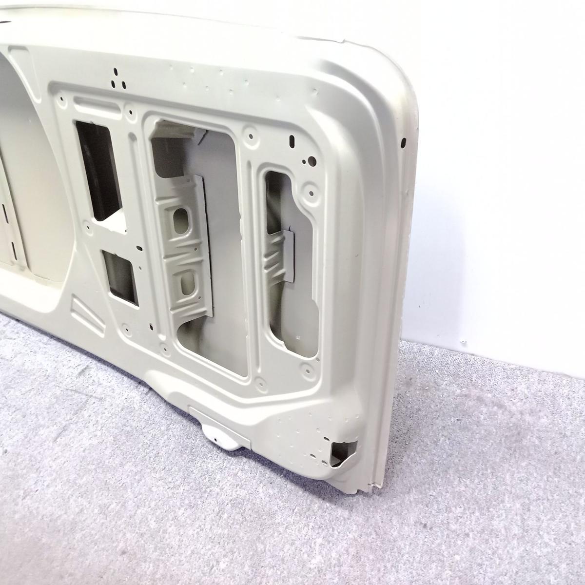 Mercedes Sprinter 907 Heckfl&uuml;gelt&uuml;r links besch&auml;digt Bj.2020