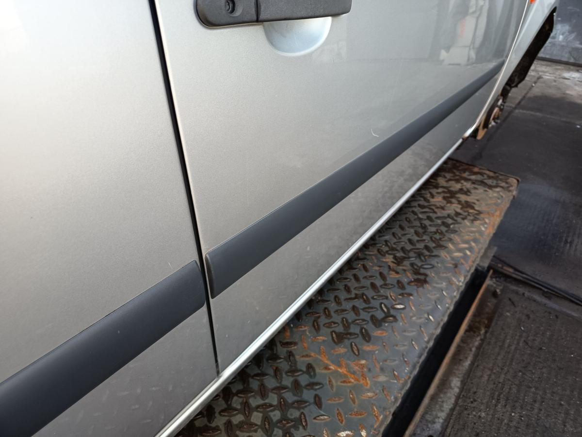 Ford Fiesta VI 3t&uuml;rer original T&uuml;r rechts Beifahrer Polarsilber Bj 2006