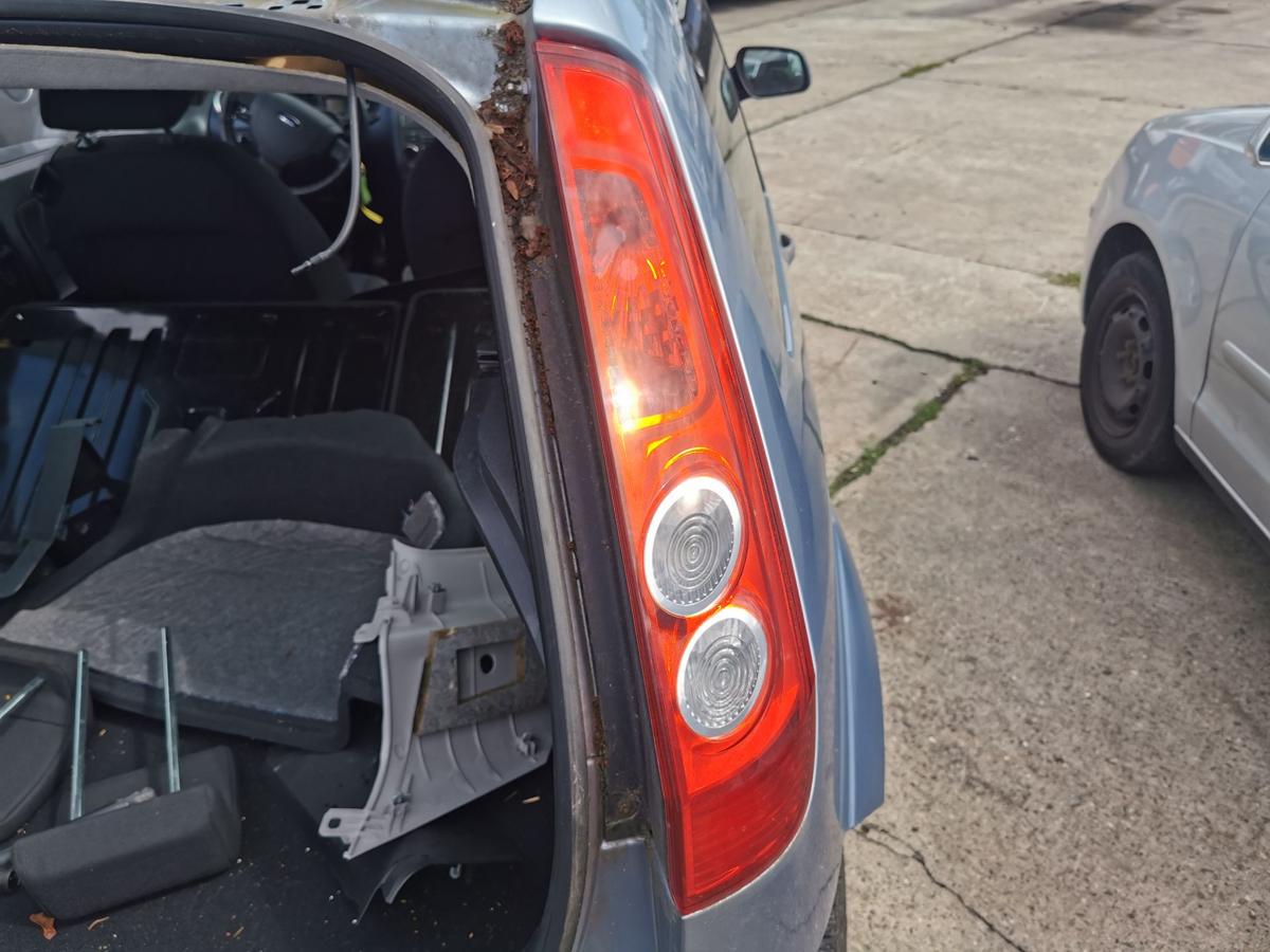 Ford Fiesta JD3 Rückleuchte Schlussleuchte Rücklicht hinten rechts 3 Türer