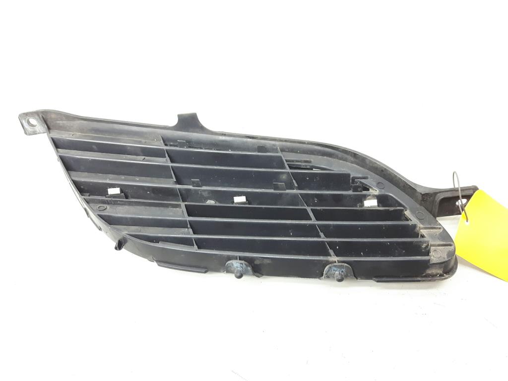 Nissan Almera Tino Baujahr 2004 original Kühlergrill links Chrom 62330BU100