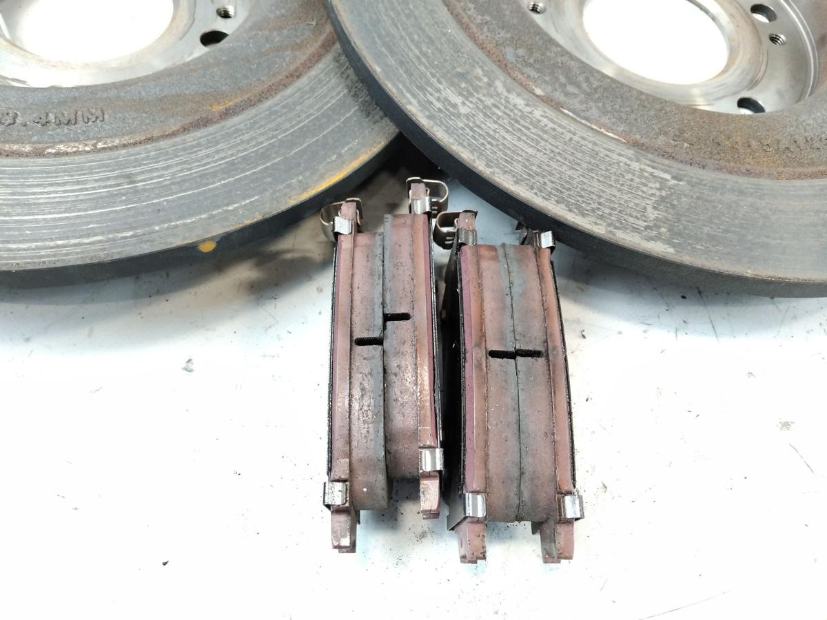 Mitsubishi Eclipse Cross original Satz Bremsscheiben mit Belägen hinten Bj.2024