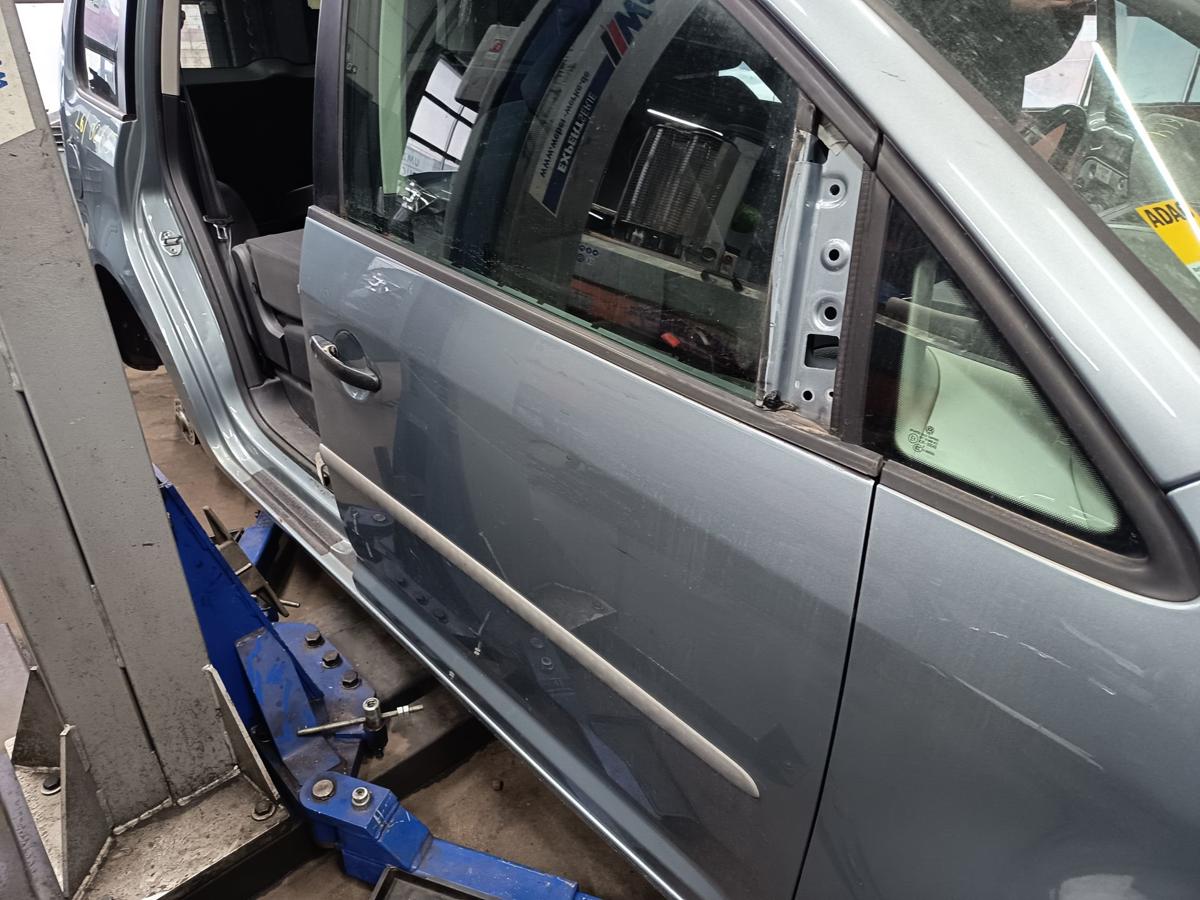 VW Touran 1T3 GP orig T&uuml;r vorn rechts Beifahrer (Roh) R7N Mountaingrey Bj 2010