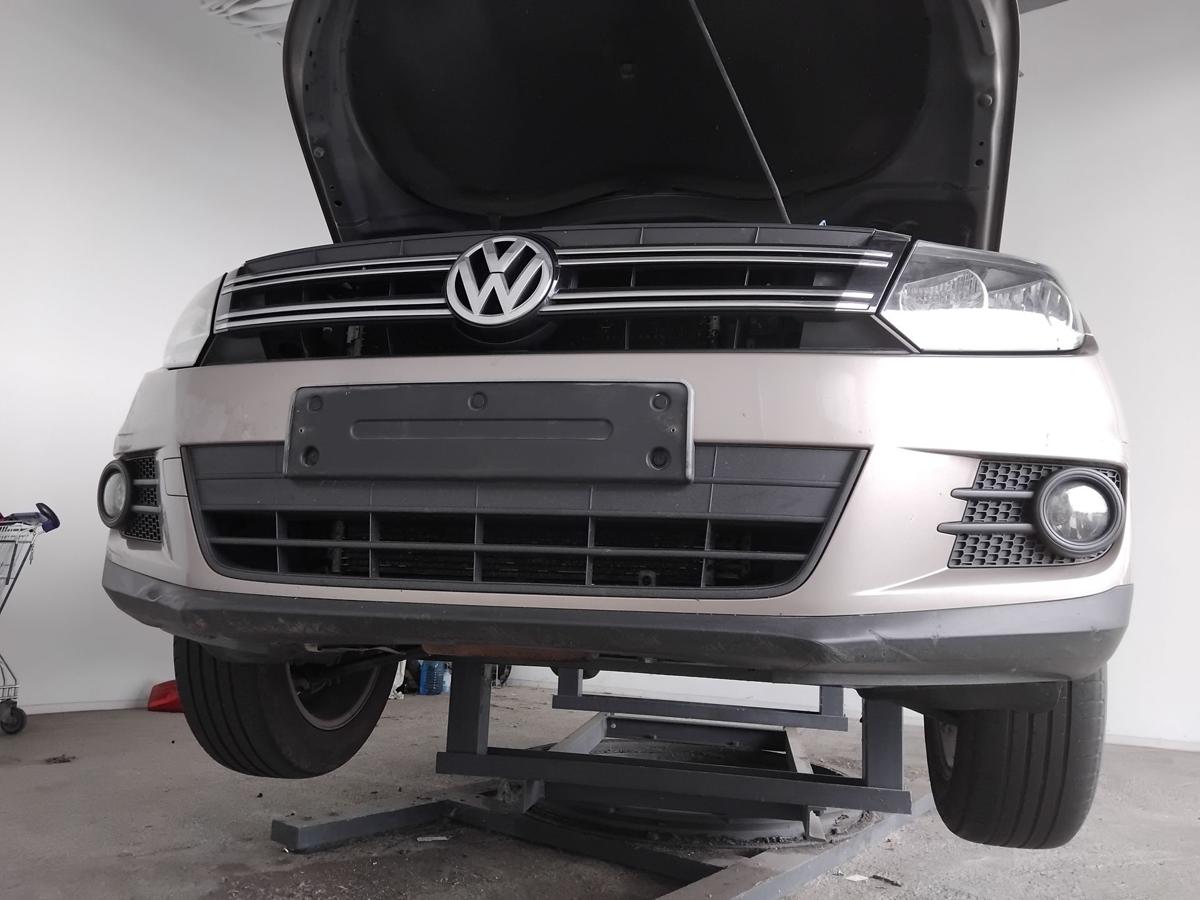 VW Tiguan 5N2 orig Stossf&auml;nger Sto&szlig;stange vorn titaniumbeigemetallic LA1X BJ2012