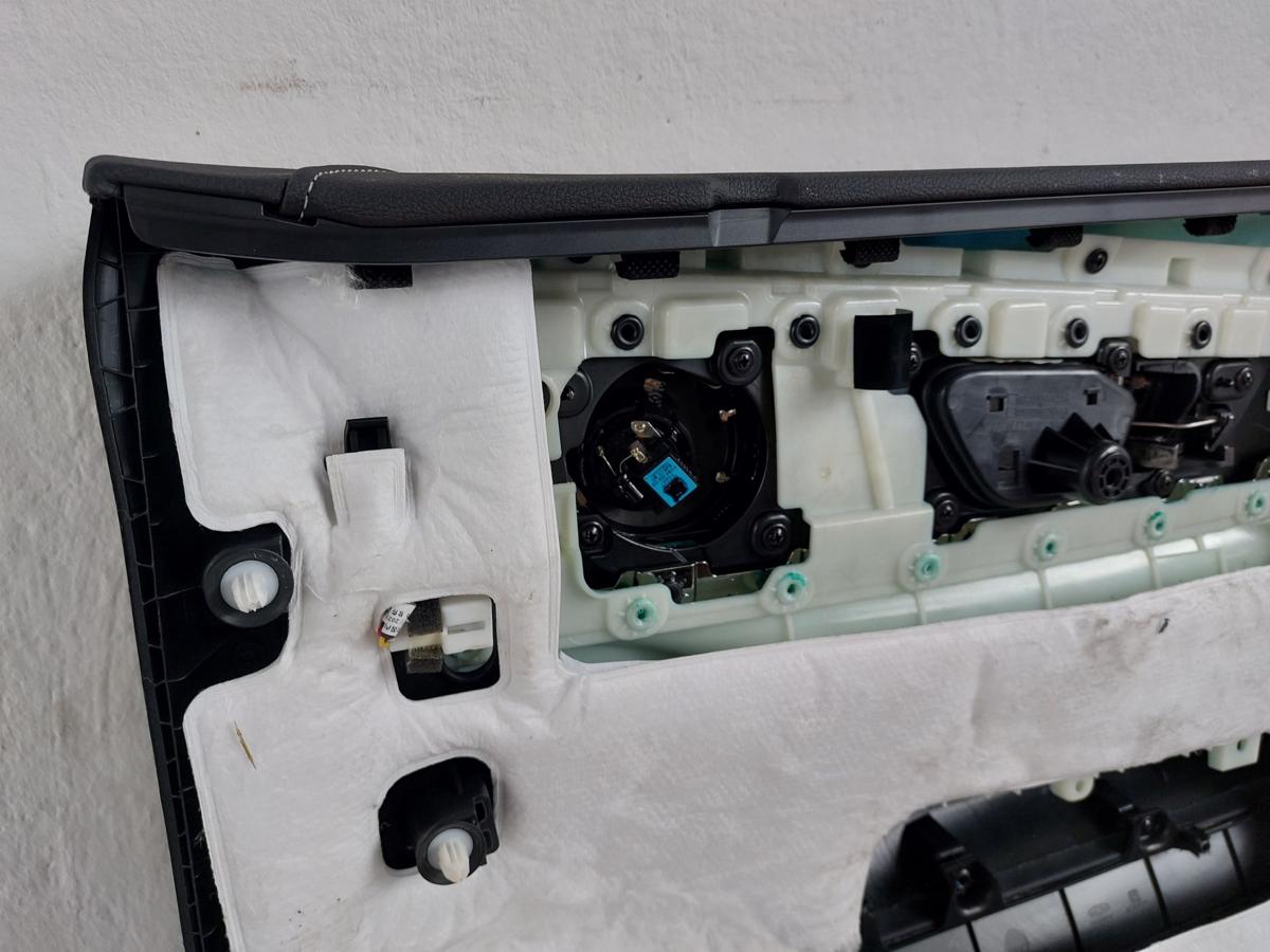 Omoda 5 EV Elektro T&uuml;rverkleidung vorn links Innenverkleidung Sony Soundsystem