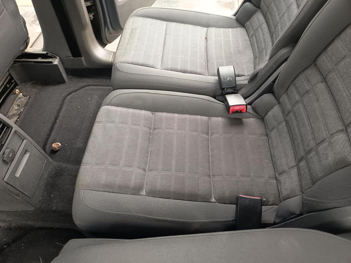 VW Touran 1T original Sitz hinten mitte Fond Reihe 2 Stoff Anthrazit Bj 2006