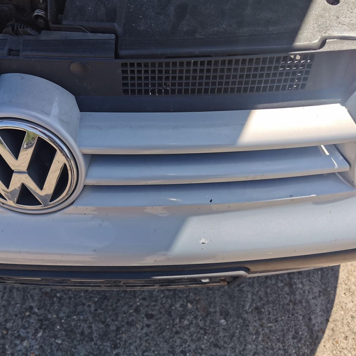 VW Golf 4 IV 1J Kühlergrill Frontgrill Grill mit Logo LB7Z Satinsilber