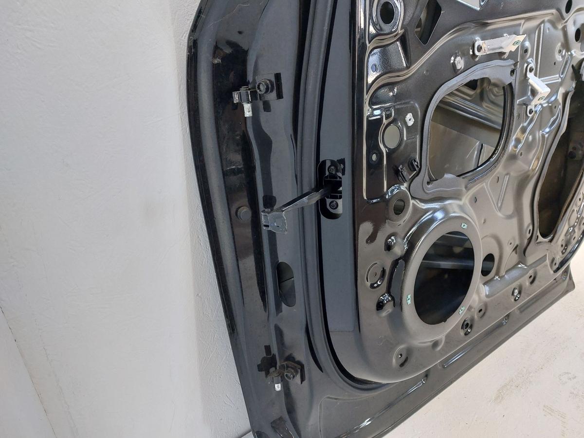 NIO EL6 Elektro SUV T&uuml;r vorn rechts Beifahrert&uuml;r im Rohbau Besch&auml;digt Bilder