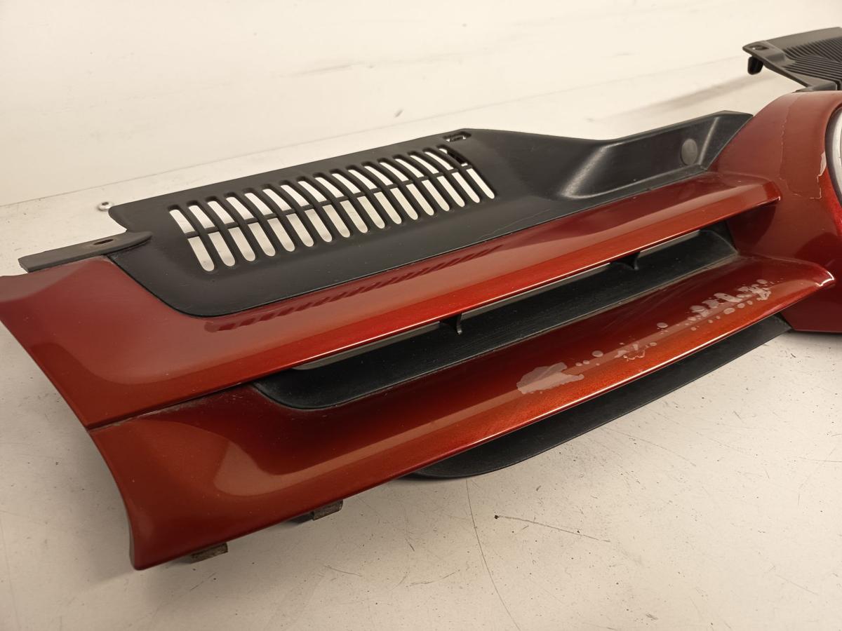 VW Golf V 5 orig K&uuml;hlergrill vorn Sto&szlig;f&auml;ngerabdeckung oben A3W Red Spice Bj 2003