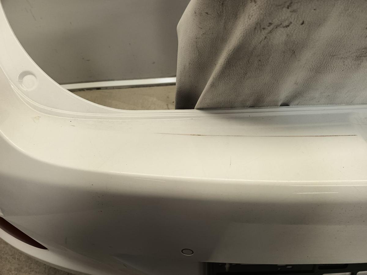 Hyundai i30 GD orig Stoßfänger Stoßstangen hinten mit PDC CREAMY WHITE Bj 2013