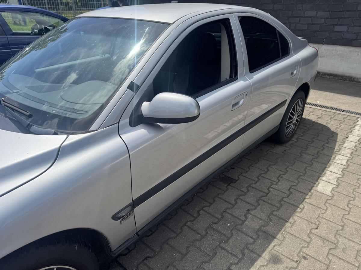 Volvo S60 original T&uuml;r vorn links 426 silbermetallic Rohbau Bj.2002