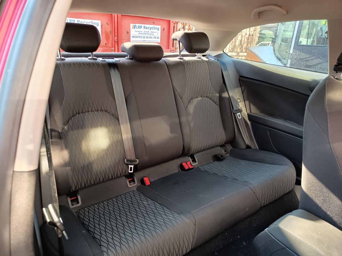 Seat Leon III SC 3t&uuml;rer R&uuml;cksitzbank geteilt Stoff schwarz/schwarz UGI Bj2014