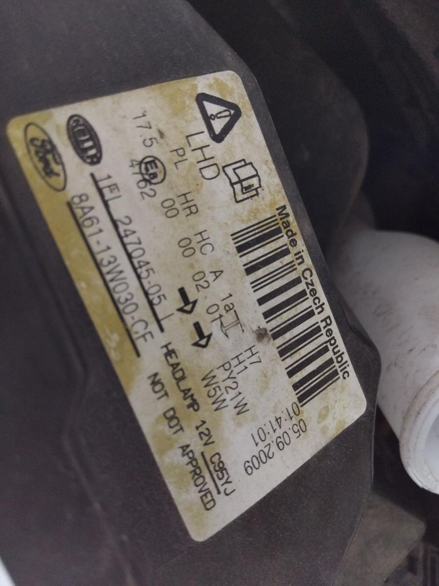 Ford Fiesta JA8 original Scheinwerfer links Hella Halogen mit LWR BJ2009