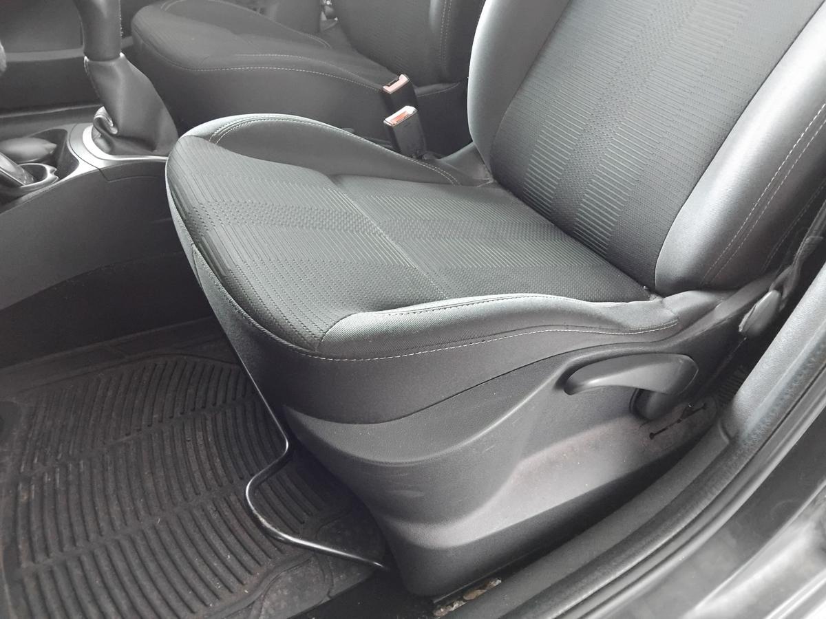 Renault Clio III Grandtour orig Sitz vorn links Fahrersitz Stoff d-grau BJ2009