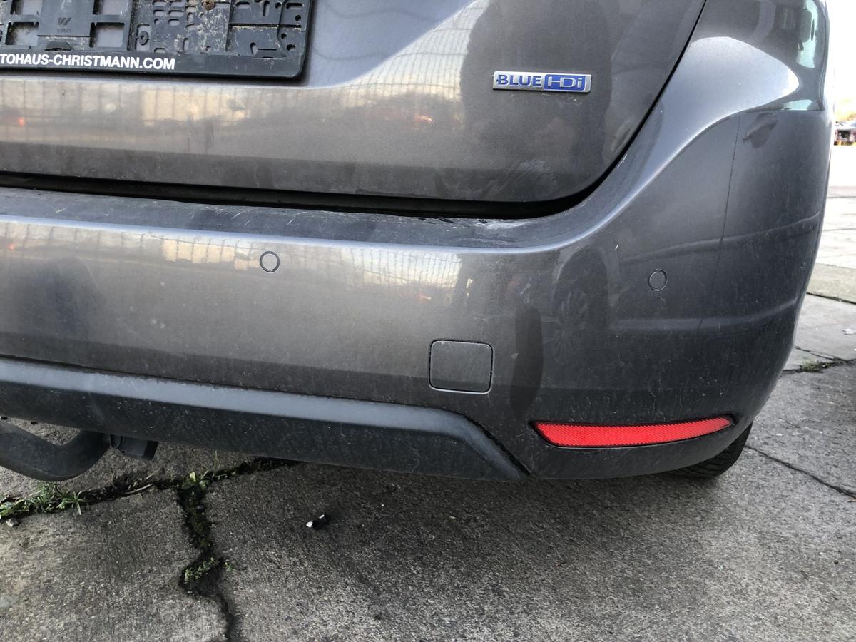 Peugeot 308 SW T9 Sto&szlig;f&auml;nger hinten PDC AHK Ausschnitt Bumper Moka Stossstange