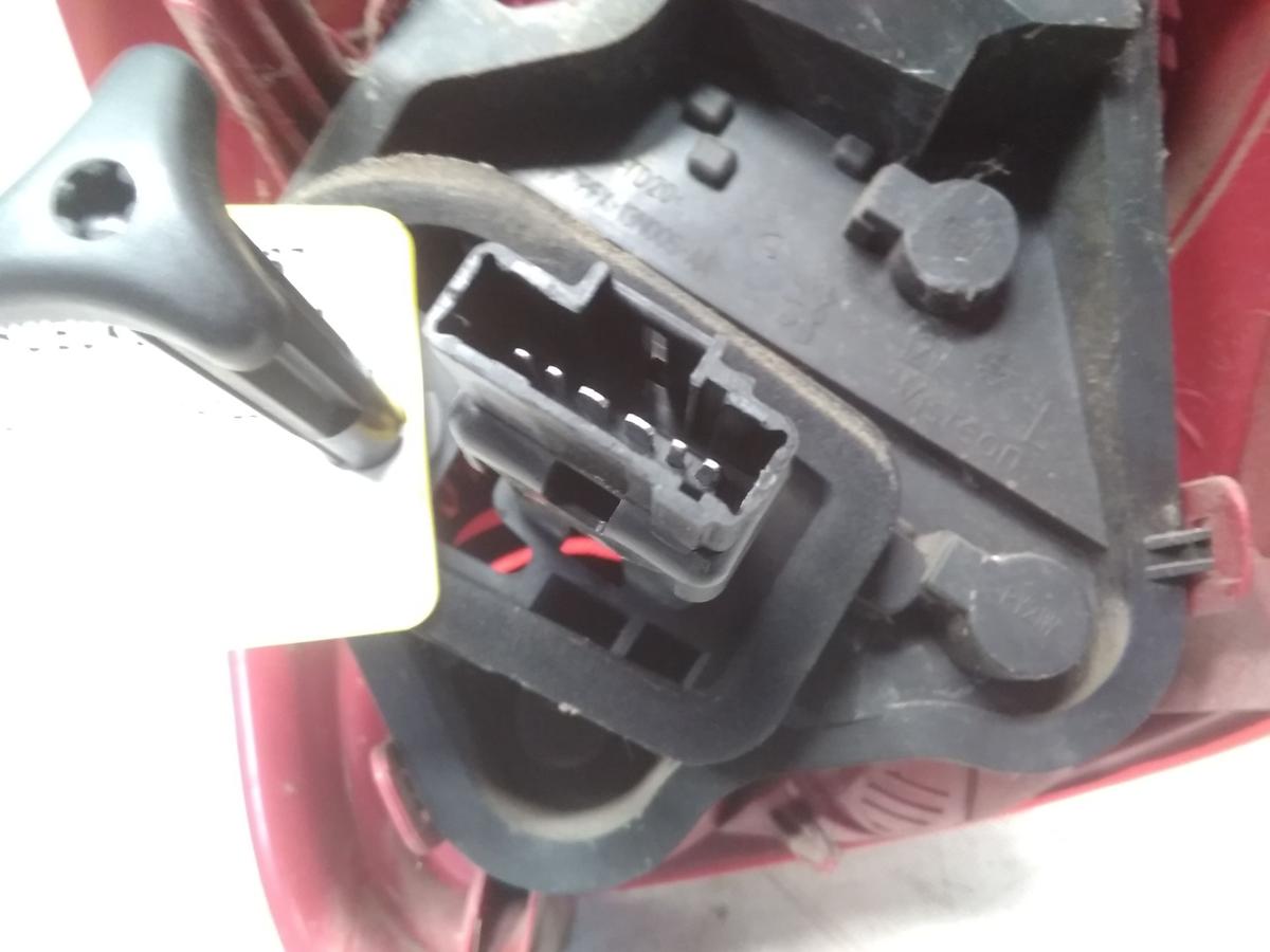 Peugeot 207 SW original R&uuml;ckleuchte Heckleuchte Schlussleuchte links rot BJ2009