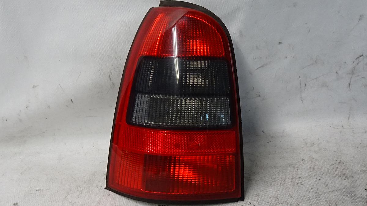 Opel Vectra B Caravan BJ2000 Rückleuchte Heckleuchte links 09153153