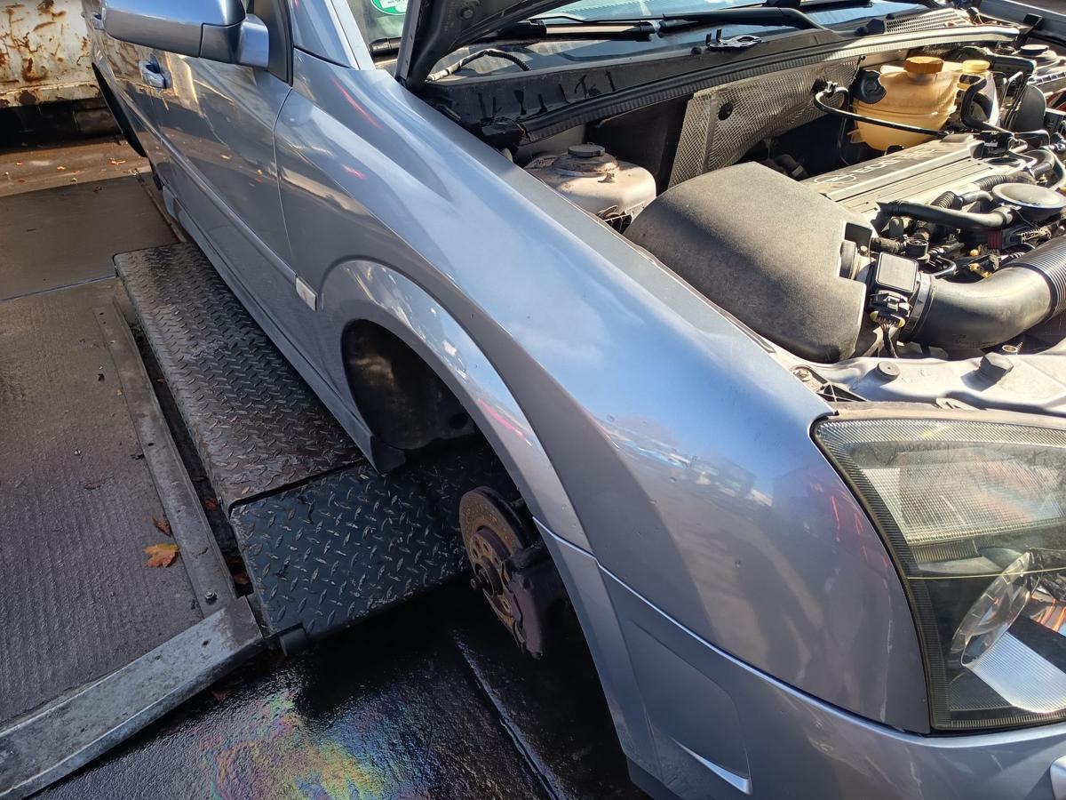 Opel Vectra C original Kotflügel rechts Seitenteil Z163 Lichtsilber Bj 2004 Opel Vectra C original Kotflügel rechts Seitenteil Z163 Lichtsilber Bj 2004