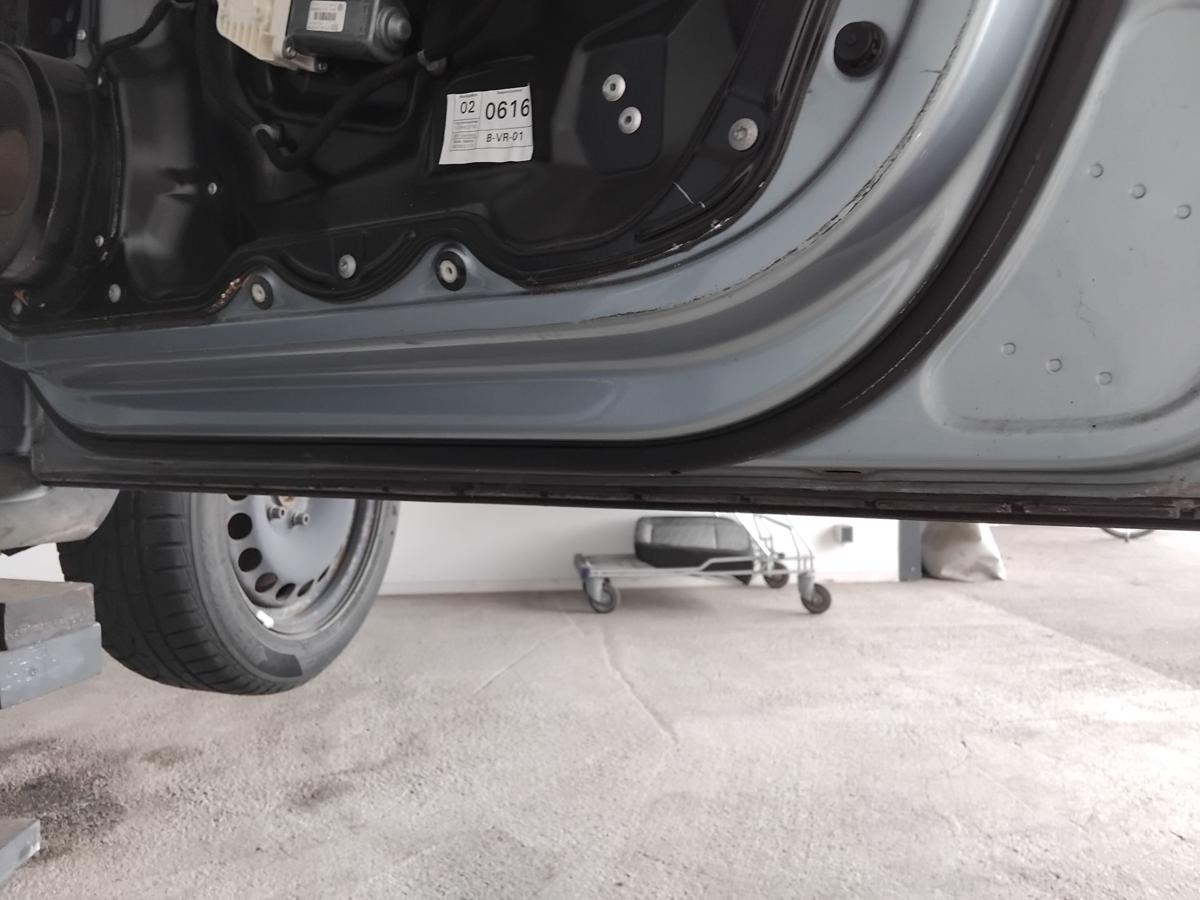 VW Passat 3C T&uuml;r vorn rechts Beifahrert&uuml;r arcticbluesilver LB5M BJ2007