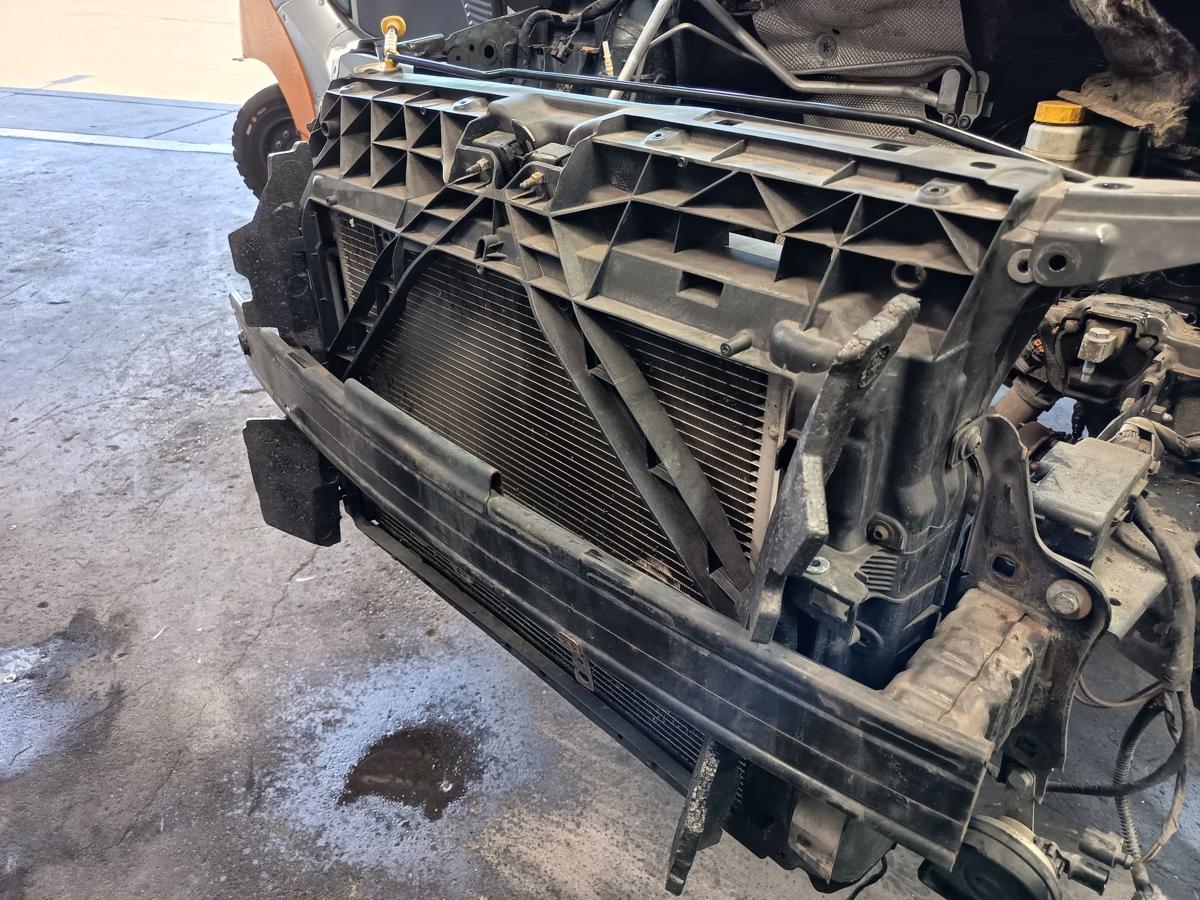 Skoda Fabia III original Schlo&szlig;tr&auml;ger vorn Frontmittelteil mit K&uuml;hlerpaket Bj 15