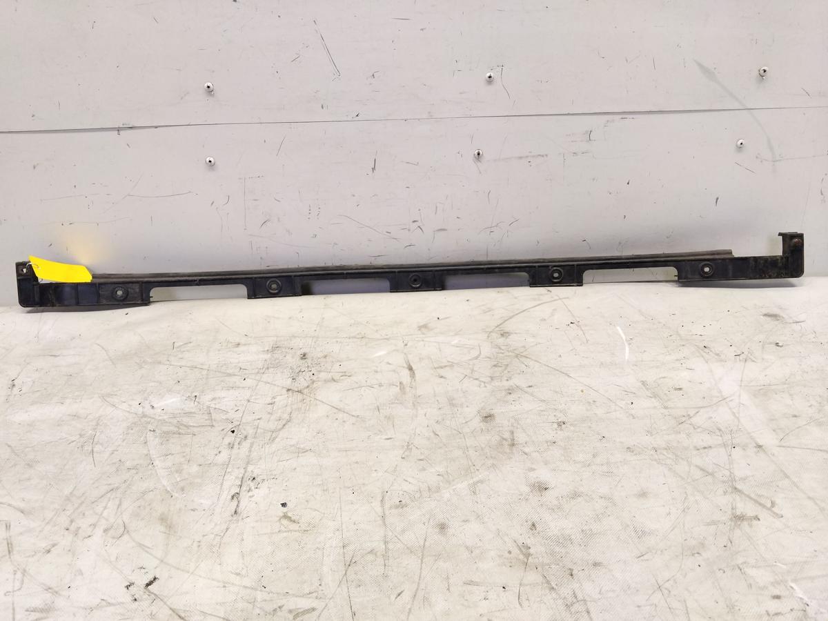 VW Fox 5Z original F&uuml;hrung Halter Sto&szlig;f&auml;nger Sto&szlig;stange hinten mitte Bj.2005