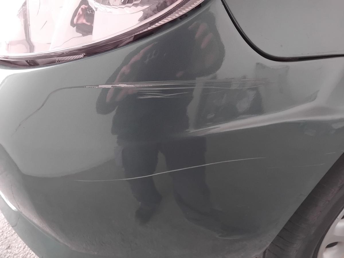 Mazda 323 F BJ orig Stossf&auml;nger Sto&szlig;stange vorn BJ2001 Facelift 23G orient green pearl