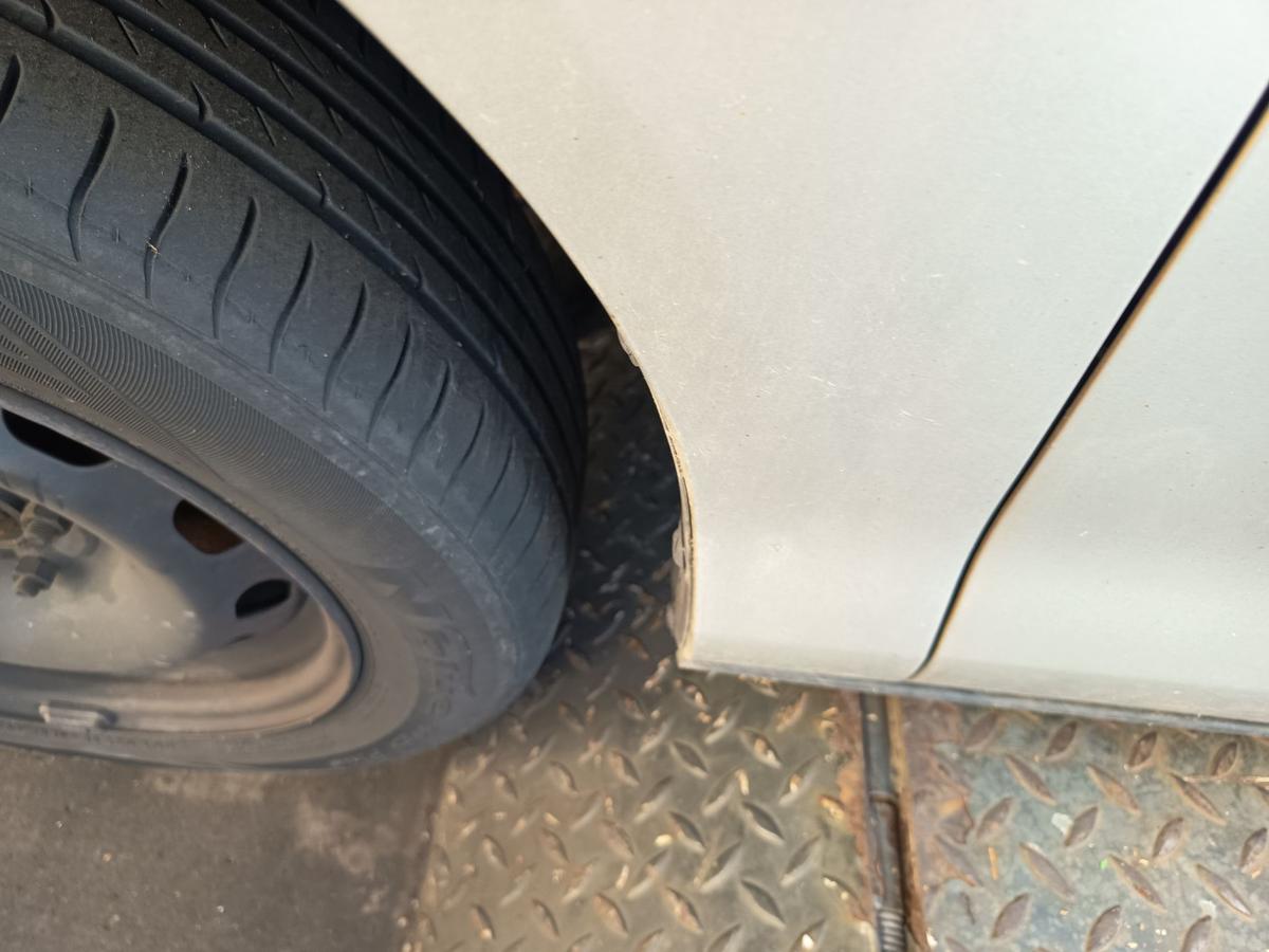 Ford B-Max original Kotfl&uuml;gel vorn links Seitenteil Polarsilber met Bj 2013