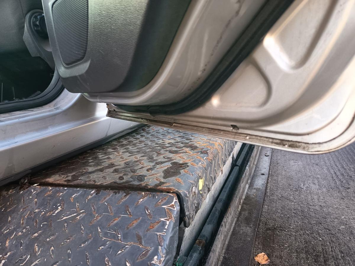 Ford Focus C-Max original T&uuml;r hinten rechts Fond Polarsilber Bj 2006