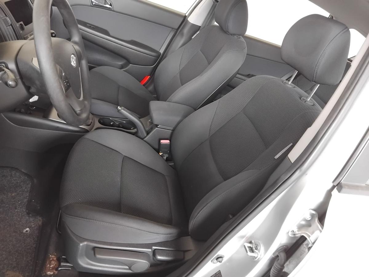 Hyundai i30cw FD orig Sitz vorn links Fahrersitz Stoff dunkelgrau 5t&uuml;rig BJ2009