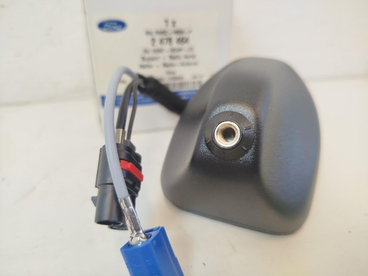 Ford Focus DYB CEW Antennenfuss Antennensockel Grundplatte Antenne GPS