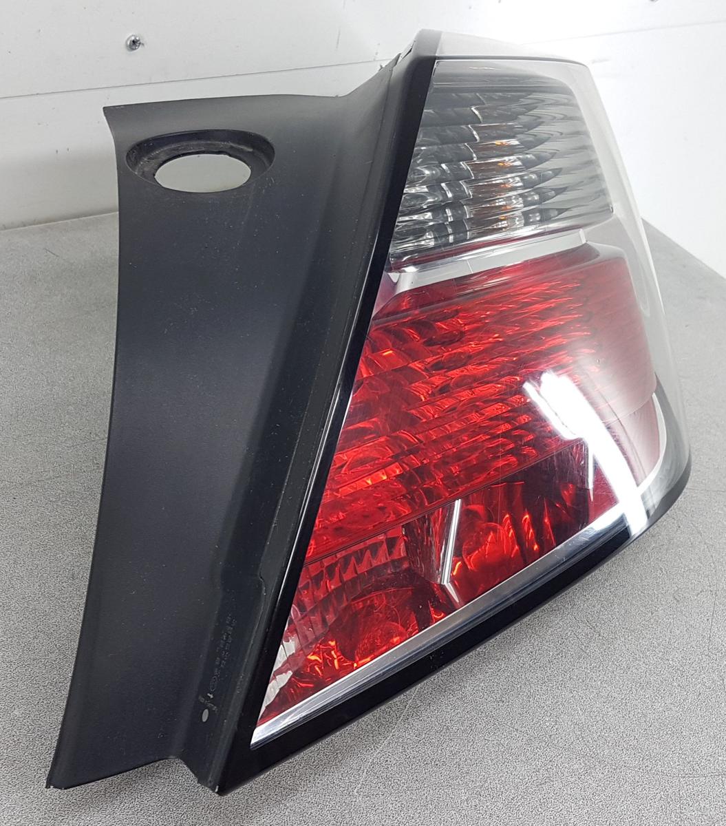 Opel Astra H GTC R&uuml;ckleuchte R&uuml;cklicht rechts 24451834 Bj2006 3 T&uuml;rig
