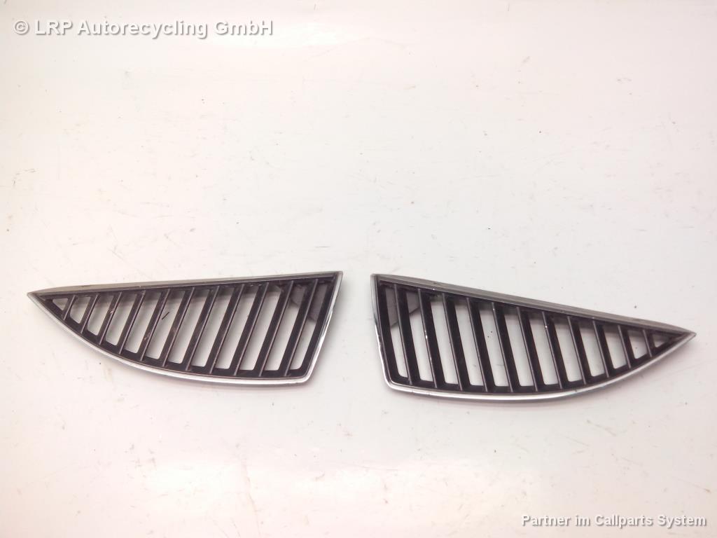 Mitsubishi Lancer CS Grill Kühlergrill links und rechts MN126473 MN126474 BJ2003