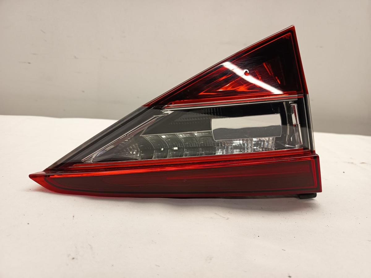 Skoda Superb 3V Kombi original Rück/Schluss/Heckleuchte rechts innen Bj 2016