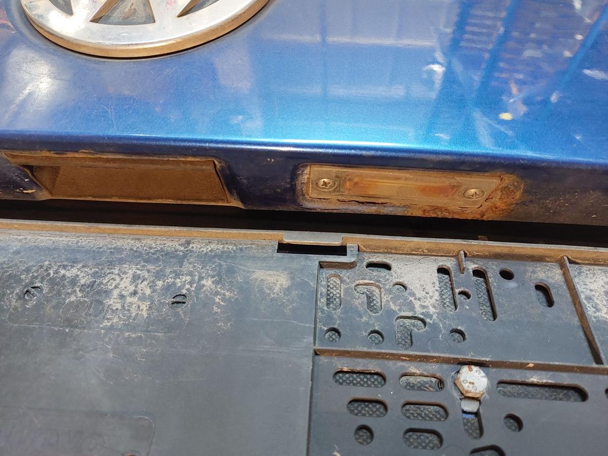 VW Touran 1T Heckkklappe mit Heckscheibe Anrostungen LC5C Biscay Blue perl