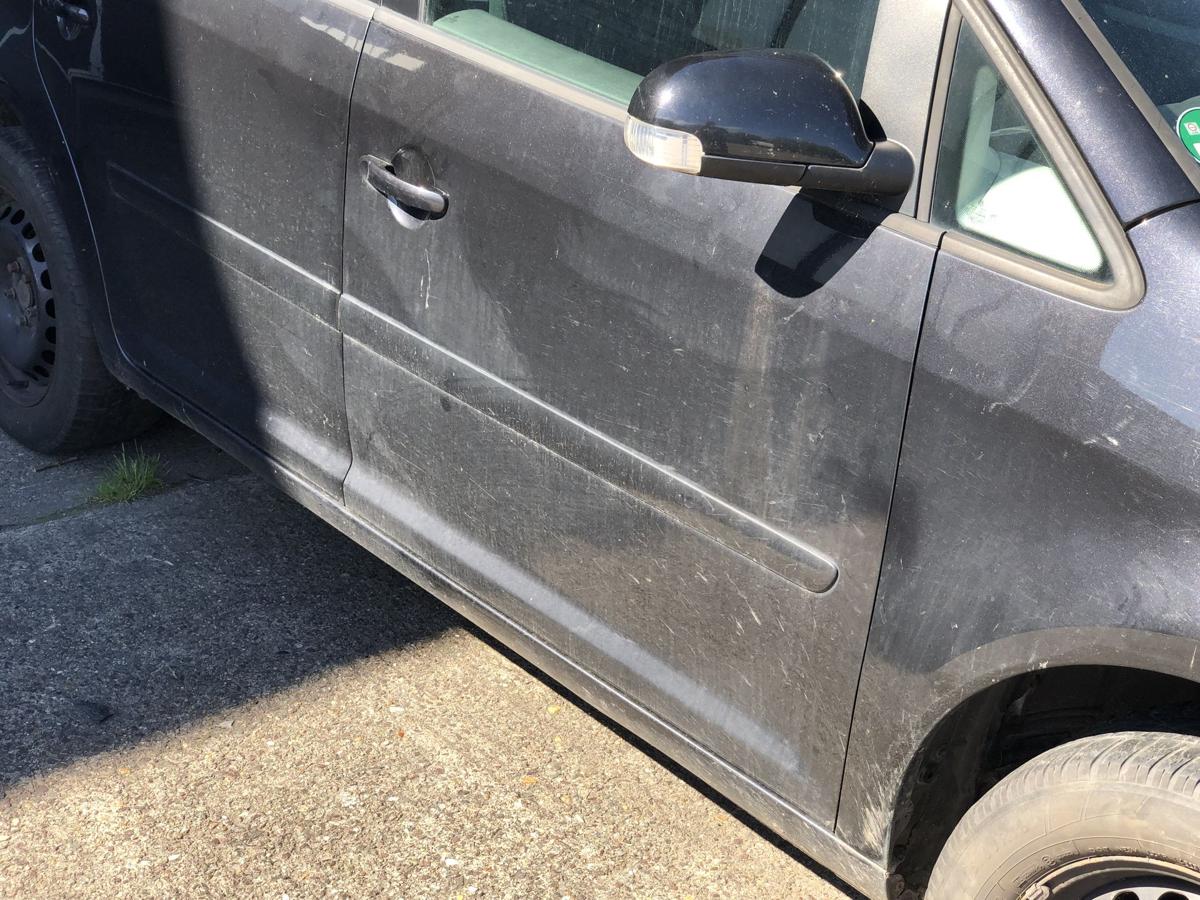 VW Touran 1T 1T1 T&uuml;r vorn rechts Beifahrert&uuml;r im Rohbau LC9Z Black Magic Perl