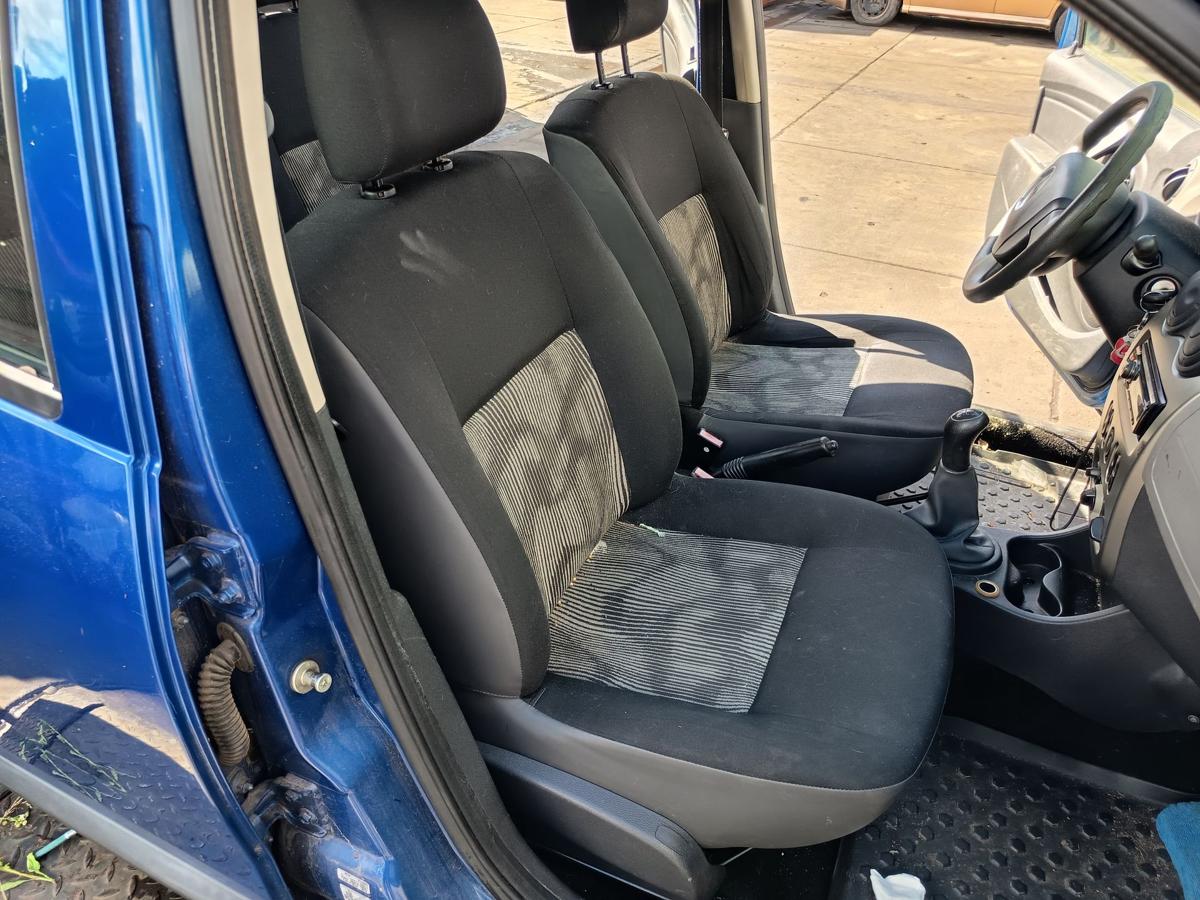 Dacia Sandero 1 BS Sitz vorn rechts Beifahrer Stoff anthrazit grau Bj 2009