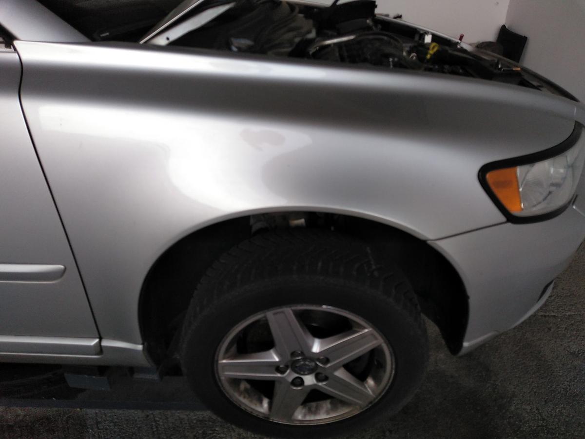 Volvo V50 und S40 original Kotflügel vorn rechts silbermetallic Bj.2008