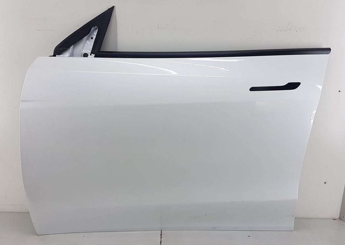 Tesla Model Y T&uuml;r vorn links in PPSW White Water Pearl Bj22 149353700D Rohbaut&uuml;r