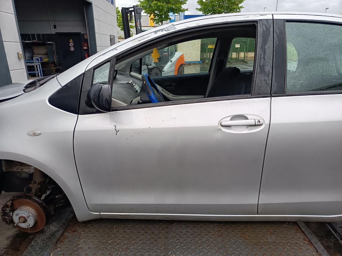 Toyota Yaris XP9 original Tür vorn links Fahrer 1E7 Silver pearl Bj 2006