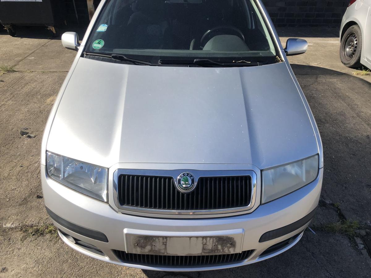 Skoda Fabia 6Y Motorhaube Haube Klappe Motorklappe vorn Kühlergrill LF7T silber