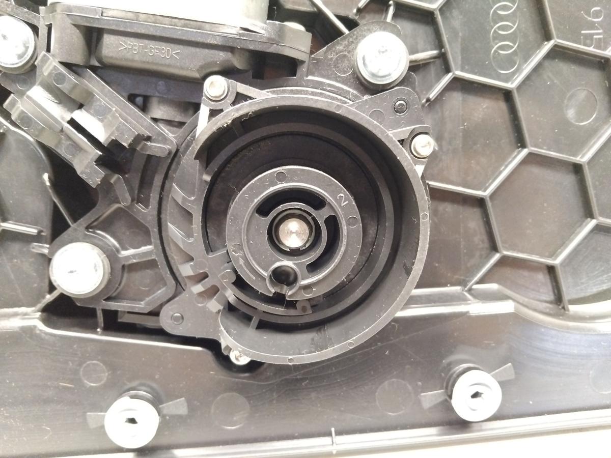 Audi A8 D4 4H orig Stellmotor Softclose Zuziehhilfe vorn links 4F0837059 BJ2015