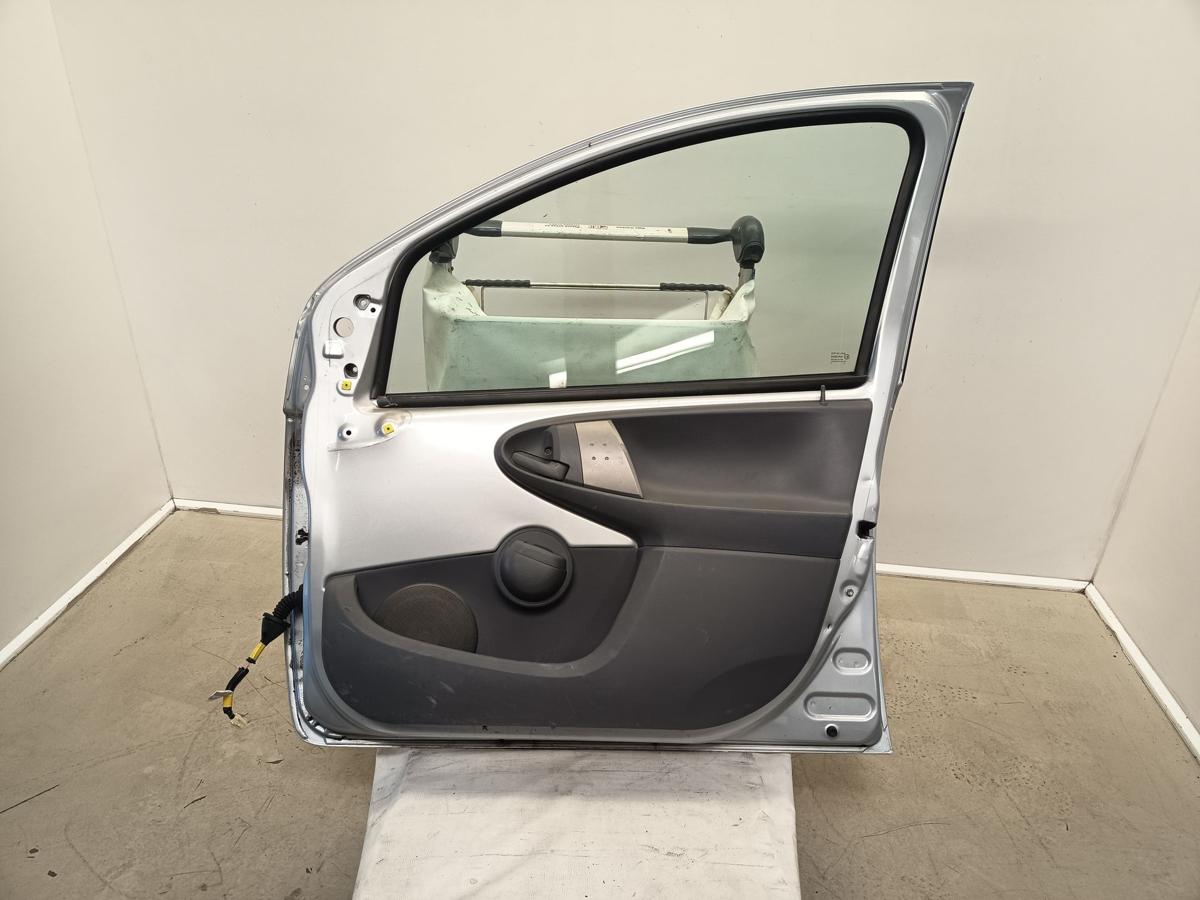 Toyota Aygo original Tür vorn rechts Beifahrer 1E7 Merlansilber Bj 2009